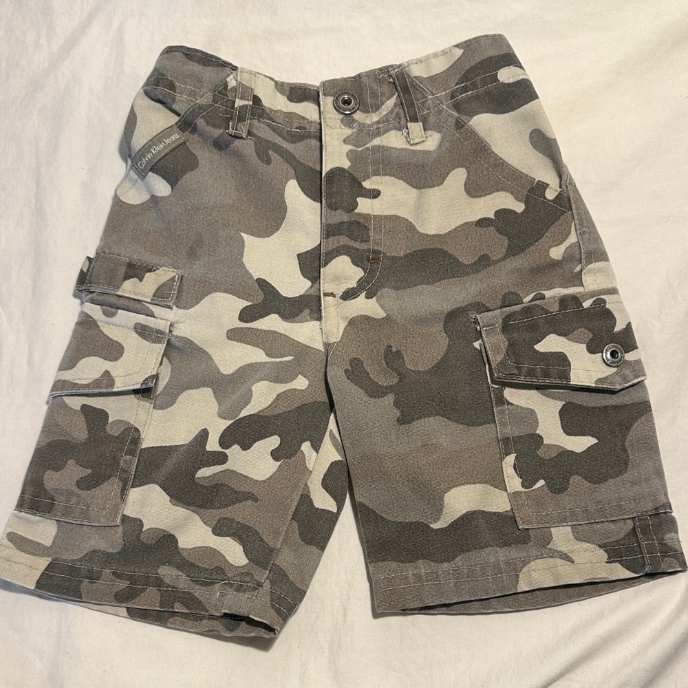 Calvin Klein Baby Boys camouflage shorts - size 18M